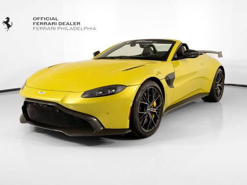 Used 2021 Aston Martin V8 Vantage Roadster image 3