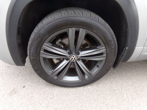 Used 2021 Volkswagen Atlas SE image 35