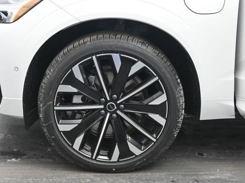 New 2026 Volvo XC60 T8 Ultra w/ Climate Package AWD/4WD image 28