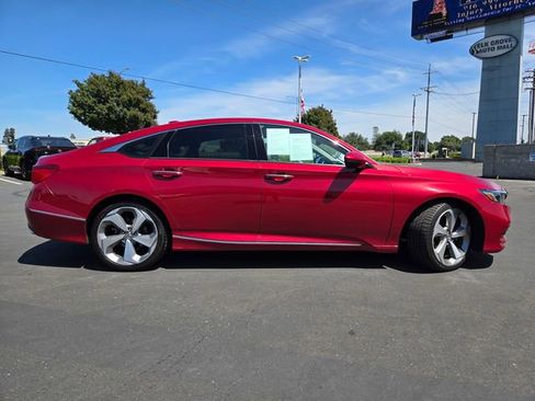 Used 2018 Honda Accord Touring image 3