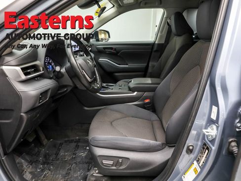 Used 2023 Toyota Highlander LE image 14