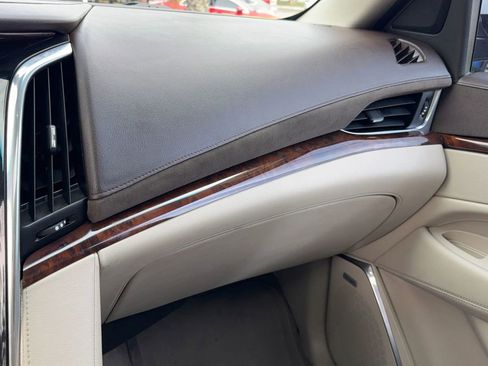 Used 2015 Cadillac Escalade Luxury image 29