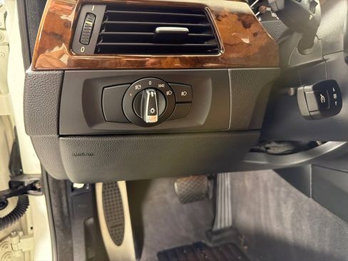 Used 2012 BMW 335i Convertible w/ M Sport Pkg image 23