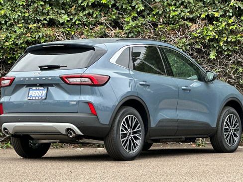 New 2025 Ford Escape SE image 4