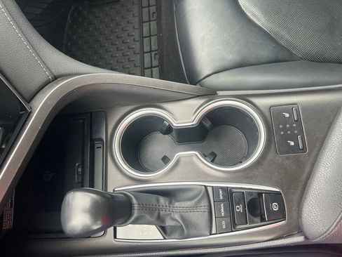 Used 2021 Toyota Camry XLE image 27