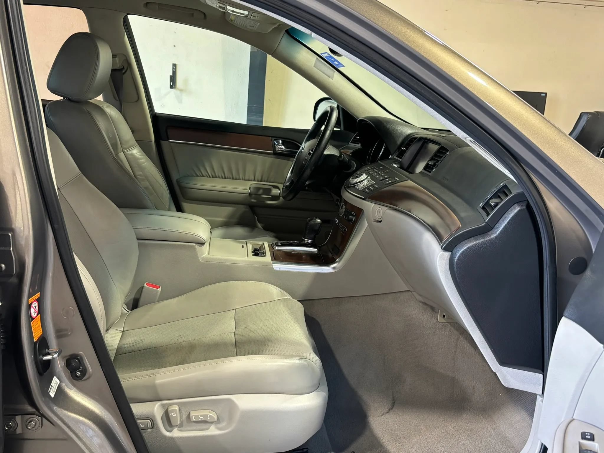 Used 2008 INFINITI M35 w/ Technology Pkg RWD image 12