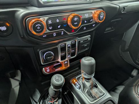 Used 2022 Jeep Gladiator Mojave w/ LED Lighting Group AWD/4WD image 25