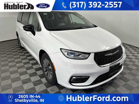 Used 2024 Chrysler Pacifica Limited FWD image 2