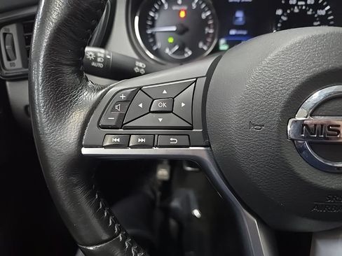Used 2018 Nissan Rogue SV w/ Sun & Sound Touring Package AWD/4WD image 21