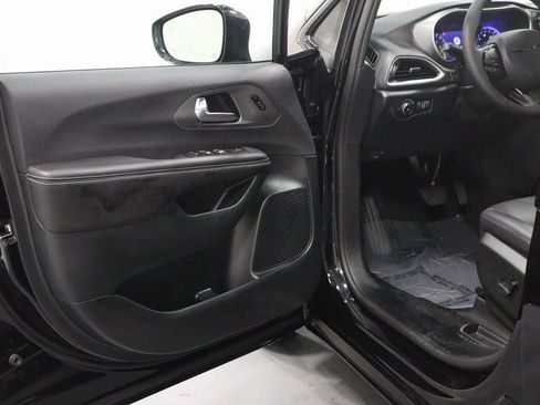 New 2026 Chrysler Pacifica Select FWD image 6