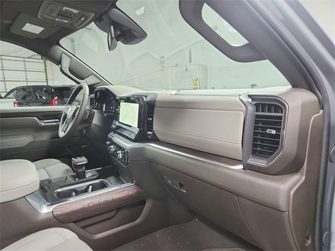 New 2026 GMC Sierra 1500 SLT image 39