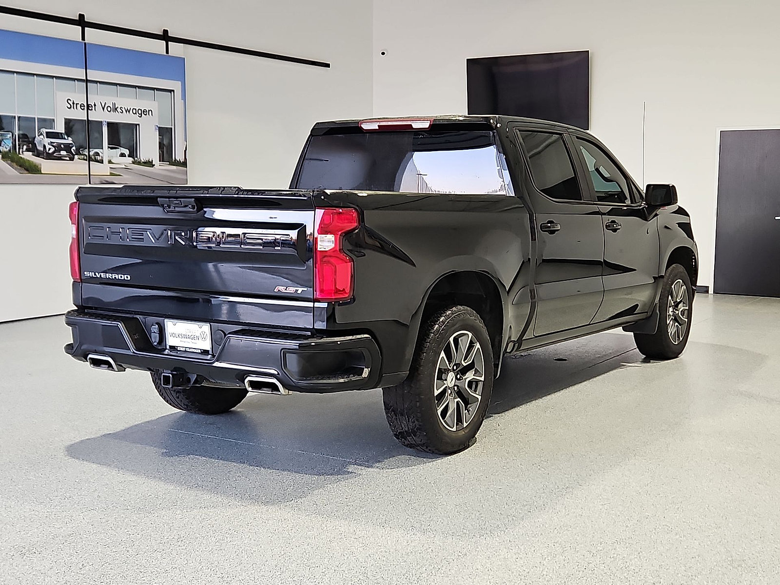 Used 2023 Chevrolet Silverado 1500 RST w/ Z71 Off-Road Package AWD/4WD image 8