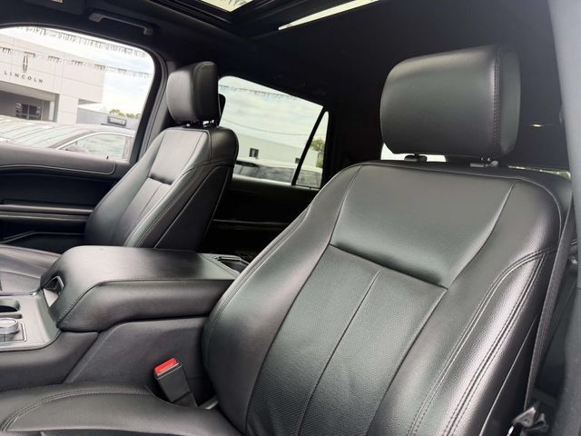 Used 2020 Ford Expedition XLT w/ Equipment Group 202A AWD/4WD image 12