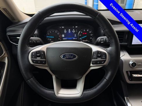 Used 2022 Ford Explorer XLT w/ Equipment Group 202A RWD image 14