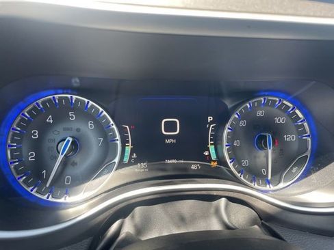 Used 2023 Chrysler Pacifica Touring-L FWD image 23