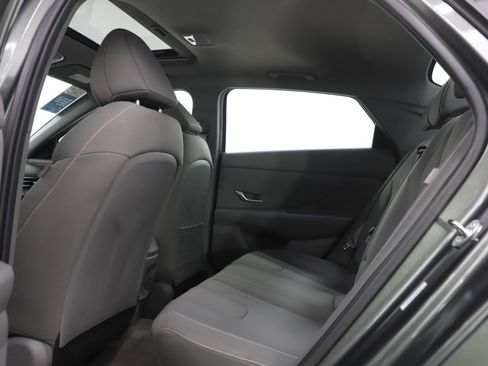 Used 2024 Hyundai Elantra SEL w/ Convenience Package image 16