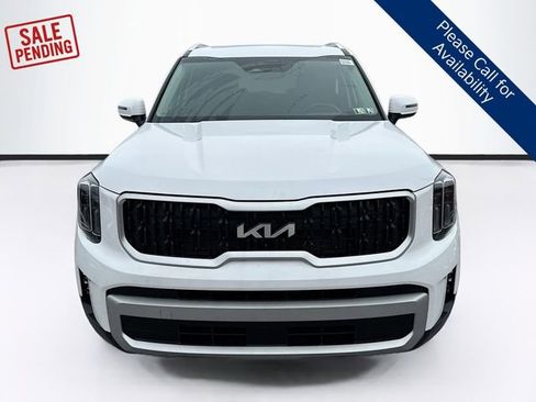 Used 2023 Kia Telluride EX w/ EX Captain's Chair Package image 2