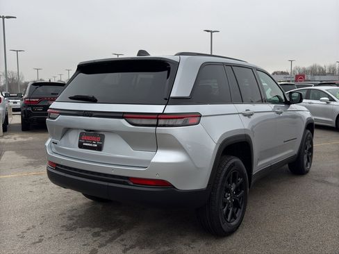 New 2025 Jeep Grand Cherokee Altitude image 5