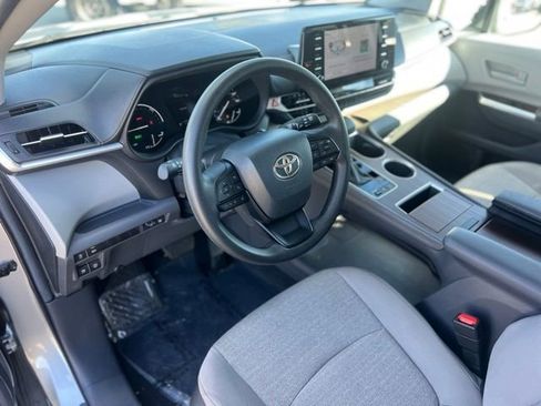 Certified 2024 Toyota Sienna LE image 13