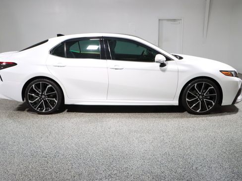 Used 2022 Toyota Camry XSE w/ Navigation Package image 6