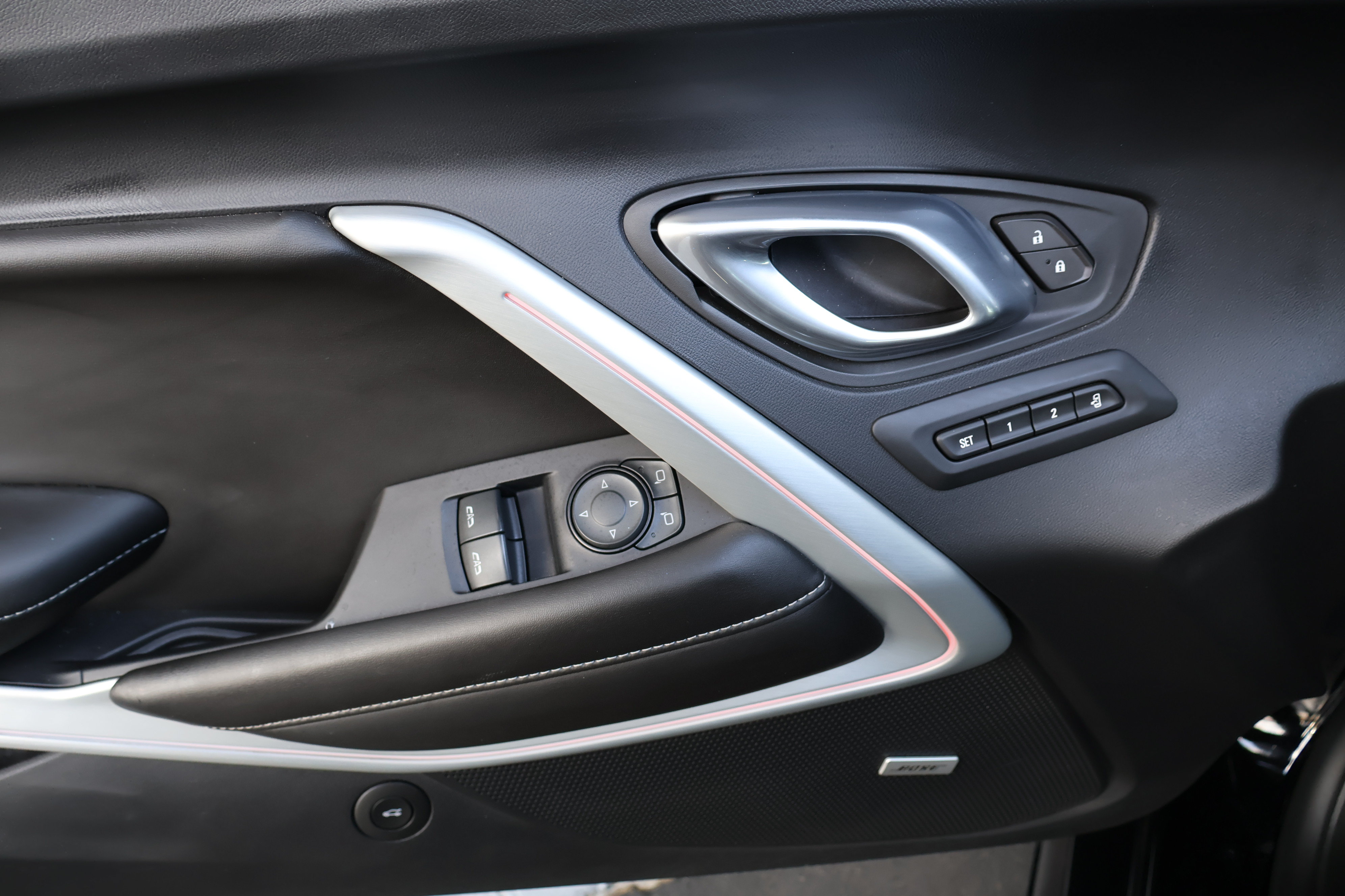 Used 2016 Chevrolet Camaro SS RWD image 15