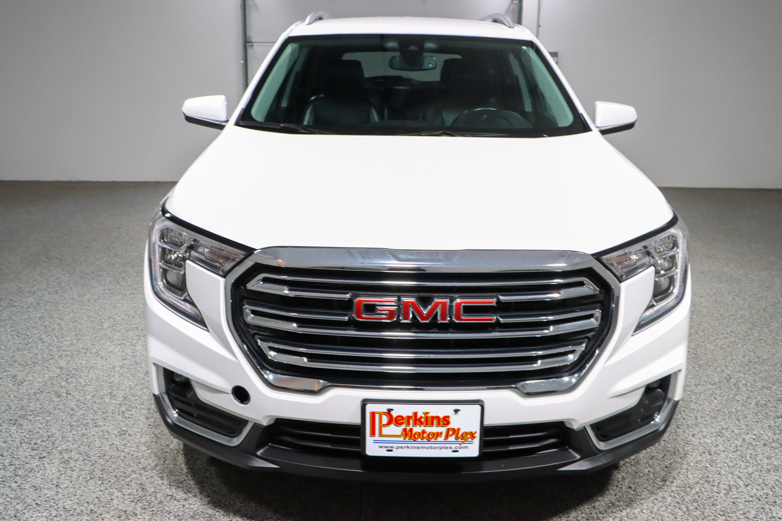 Used 2024 GMC Terrain SLT AWD/4WD image 4