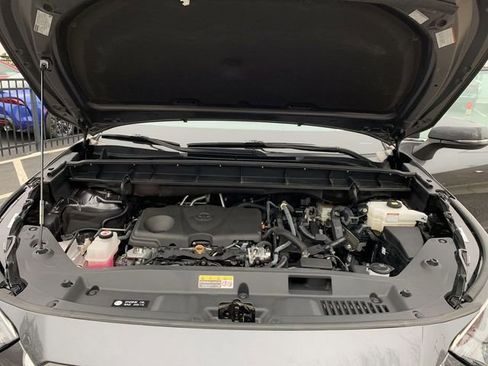 Used 2022 Toyota Highlander XLE image 16