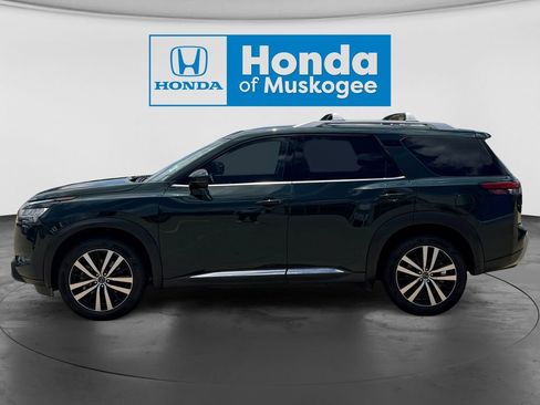 Used 2023 Nissan Pathfinder Platinum AWD/4WD image 5