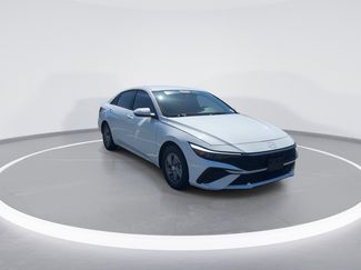 Used 2025 Hyundai Elantra SE FWD video 2