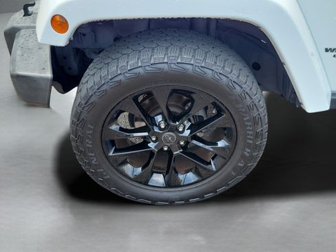 Used 2014 Jeep Wrangler Unlimited Rubicon w/ Connectivity Group AWD/4WD image 31