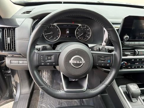 Used 2024 Nissan Pathfinder SV AWD/4WD image 13