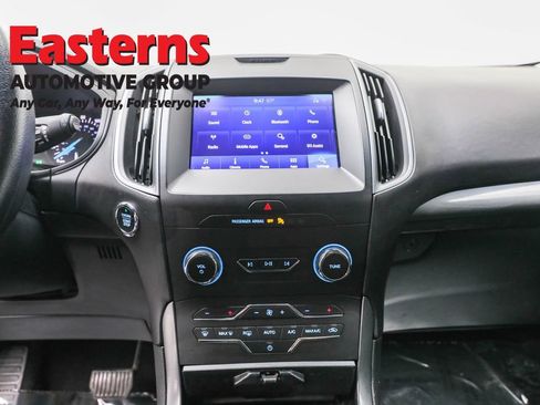 Used 2020 Ford Edge SE image 12