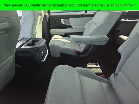 Used 2025 Ford Expedition Platinum w/ Driver's Package AWD/4WD image 12