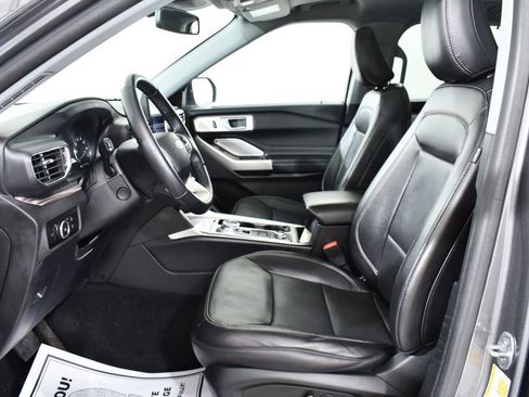 Used 2023 Ford Explorer Limited w/ Limited Technology Package image 6