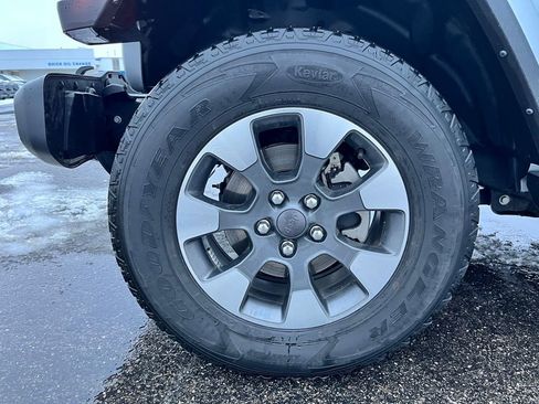 Used 2022 Jeep Wrangler Unlimited Sahara w/ Cold Weather Group image 28