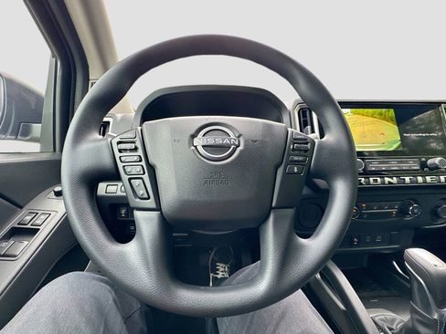Used 2025 Nissan Frontier SV w/ Tow Package RWD image 21