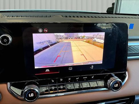 Used 2025 GMC Canyon AT4 AWD/4WD image 10