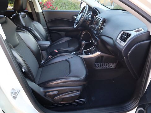 Used 2018 Jeep Compass Latitude image 39