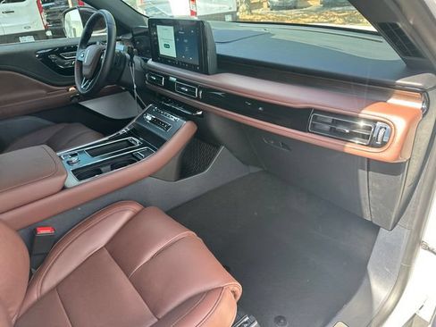 New 2026 Lincoln Aviator Reserve AWD/4WD image 16