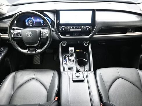 Used 2024 Toyota Grand Highlander FWD image 17