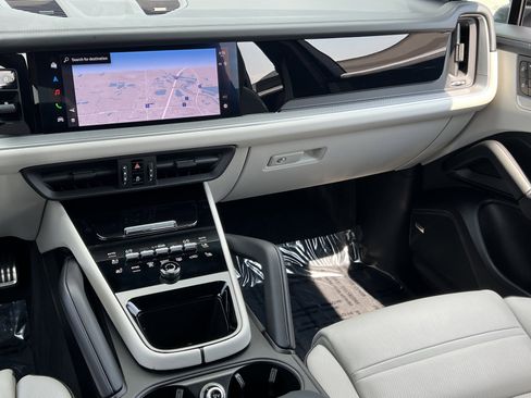Certified 2025 Porsche Cayenne S image 23