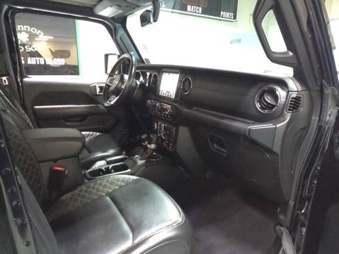 Used 2021 Jeep Wrangler Unlimited Sahara AWD/4WD image 18