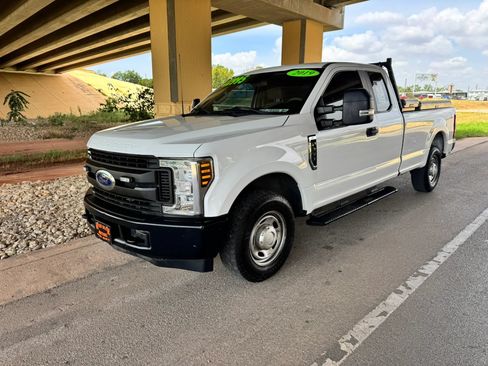 Used 2019 Ford F250 XL w/ Power Equipment Group RWD image 7