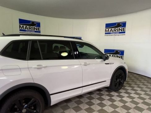 Used 2024 Volkswagen Tiguan SE R-Line FWD image 2