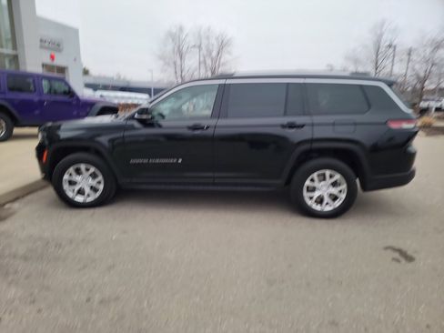 Used 2023 Jeep Grand Cherokee L Limited w/ Luxury Tech Group II image 8