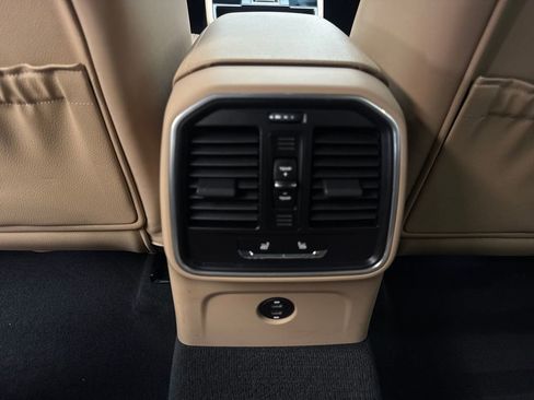 Used 2022 Porsche Macan AWD/4WD image 69