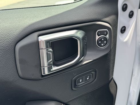 Used 2025 Jeep Wrangler Sahara w/ Safety Group image 15