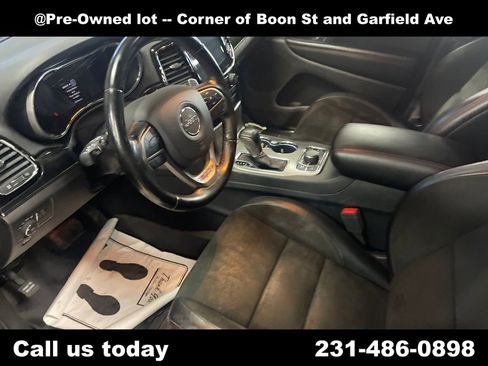 Used 2020 Jeep Grand Cherokee Trailhawk AWD/4WD image 14