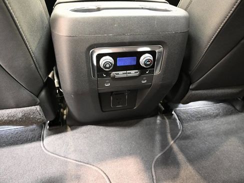 Used 2022 GMC Yukon SLT w/ SLT Premium Package image 26