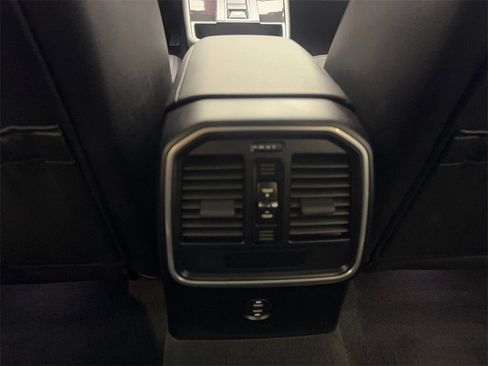 Used 2022 Porsche Macan image 67